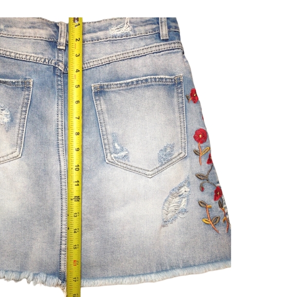 Miss Two Canadian Brand Lightwash Distressed Embroidered Floral Jean Skirt Large - Picture 13 of 14